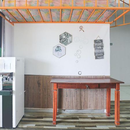 Oyo 90321 Hotel Bajet Sri Manal 타나메라 외부 사진